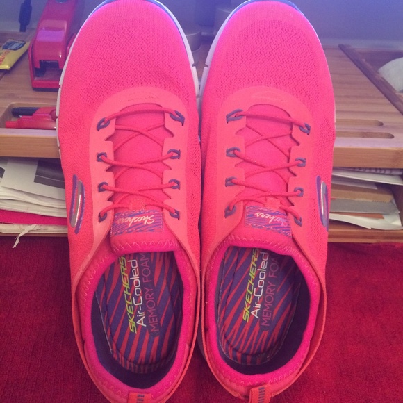 skechers stretch fit bungee slip on